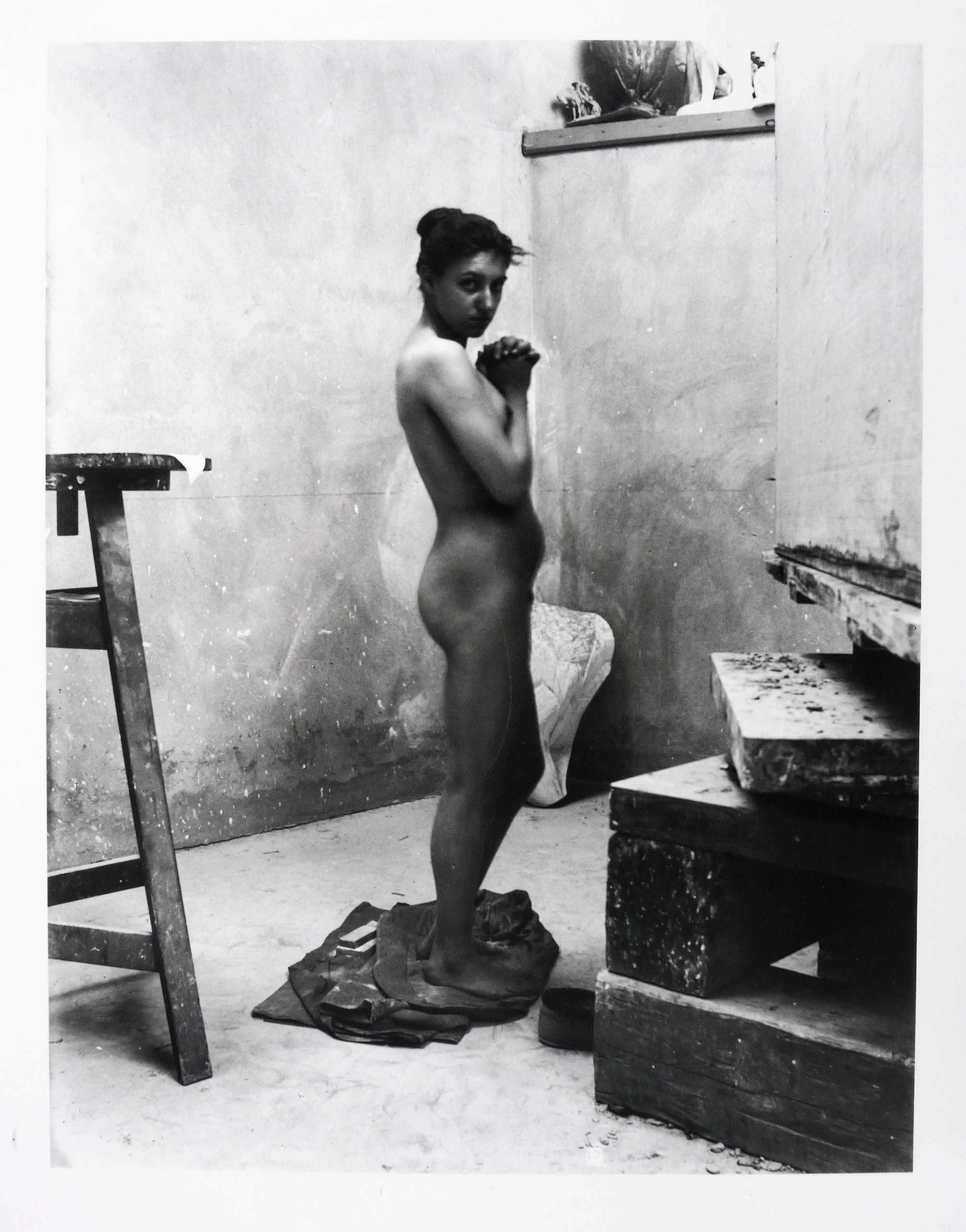 Standpose, seitlich (Rosa Meißner) Standpose, seitlich (Rosa Meißner)