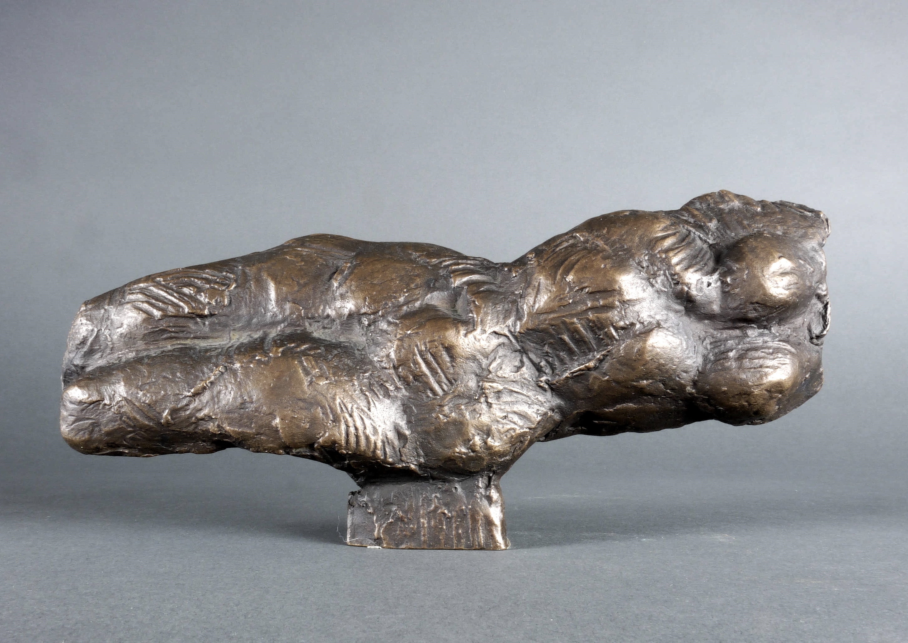 Schwebender weiblicher Torso