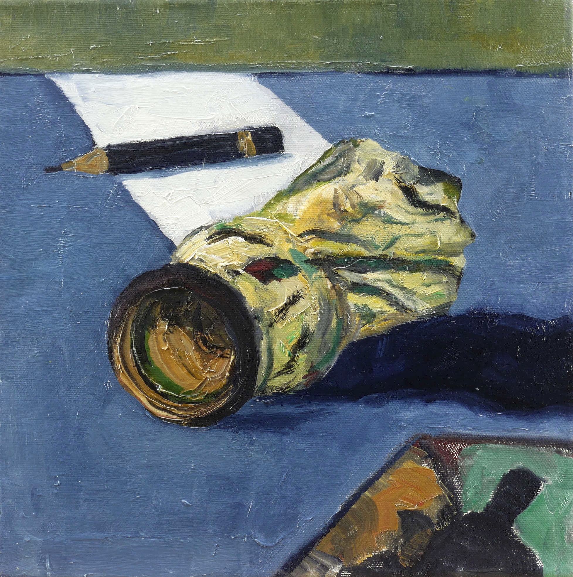 Stillleben mit Stift und Dose