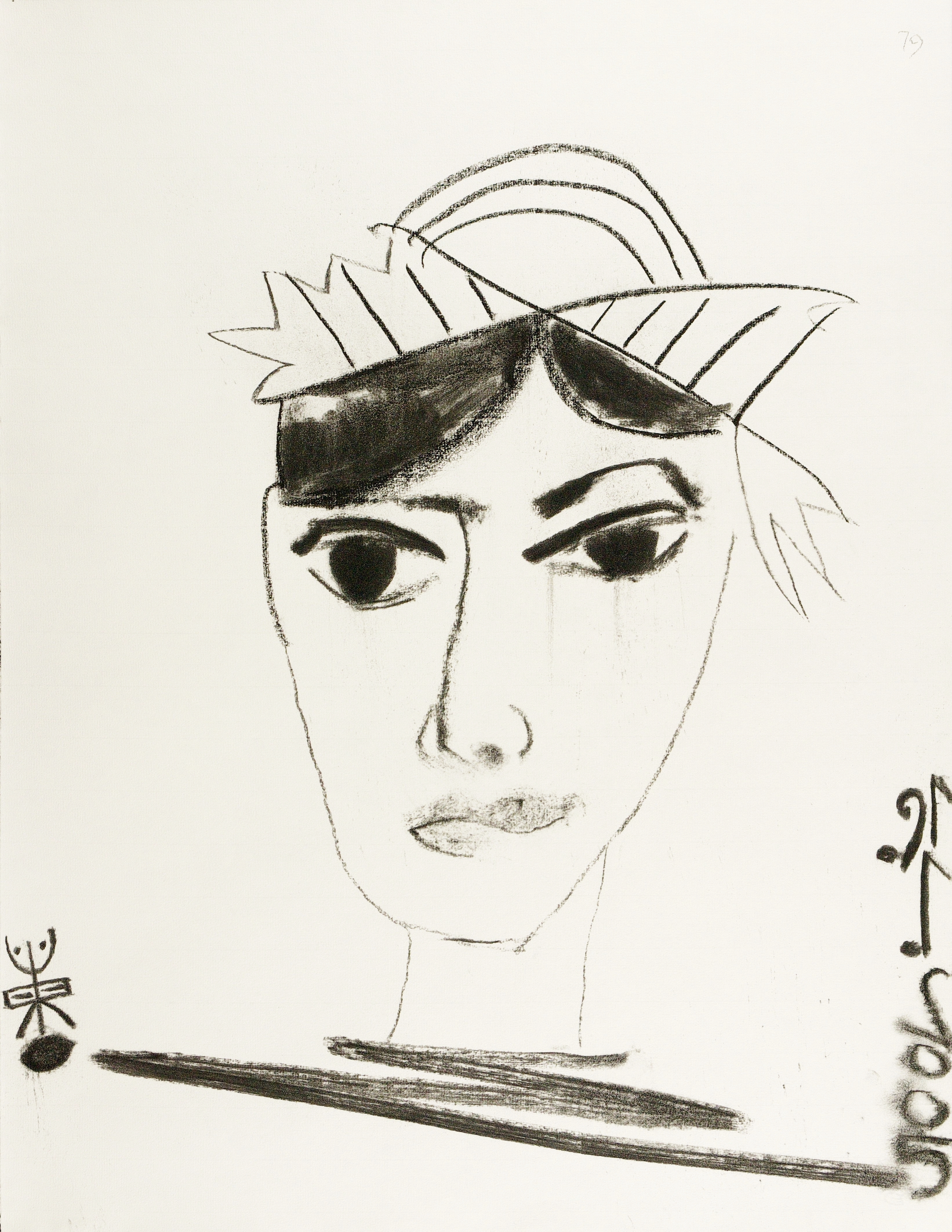 Mädchen mit Papierhut