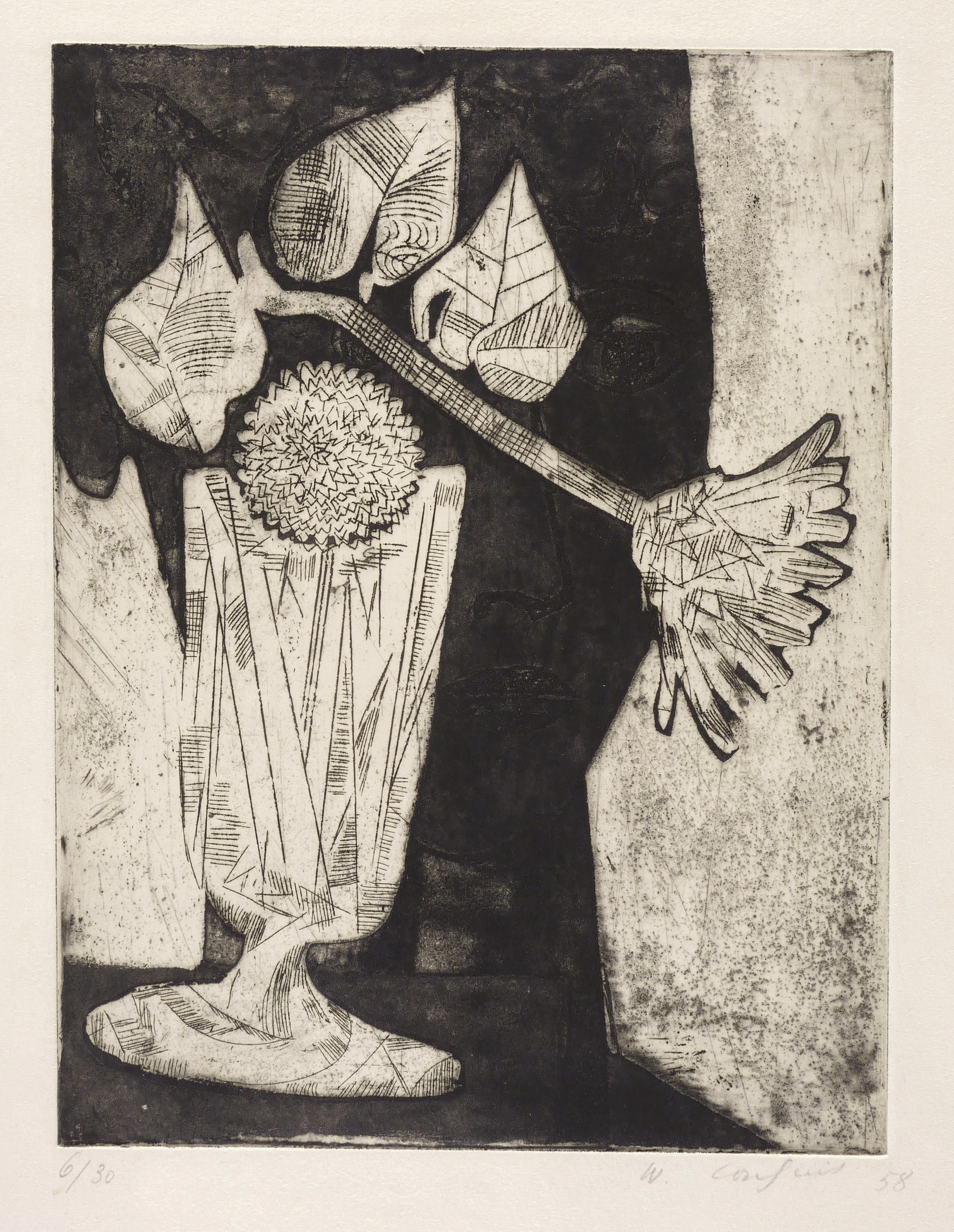 Blumenglas vor dunklem Kopf Blumenglas vor dunklem Kopf